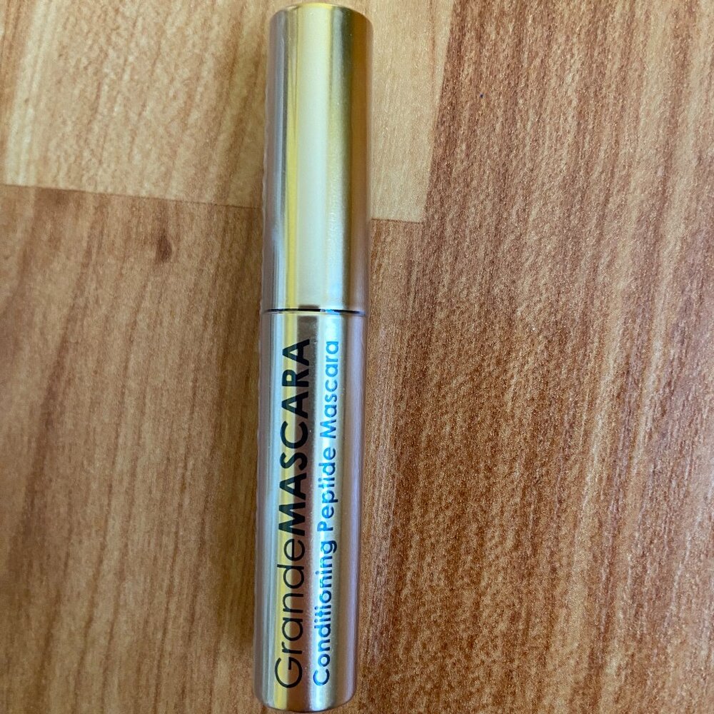 Grande Mascara Deluxe Sample